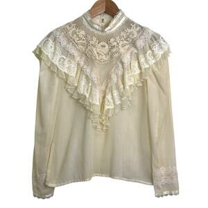 Jessica's Gunnies Size 9 Ivory and White Lace Gunne Sax Button Back Blouse